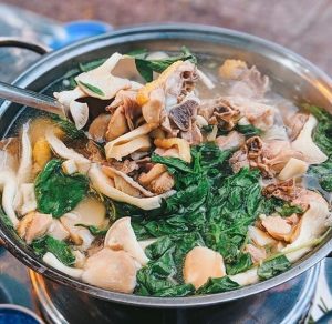 ĂN GÌ Ở ĐÀ LẠT ? 12 Lẩu gà lá é