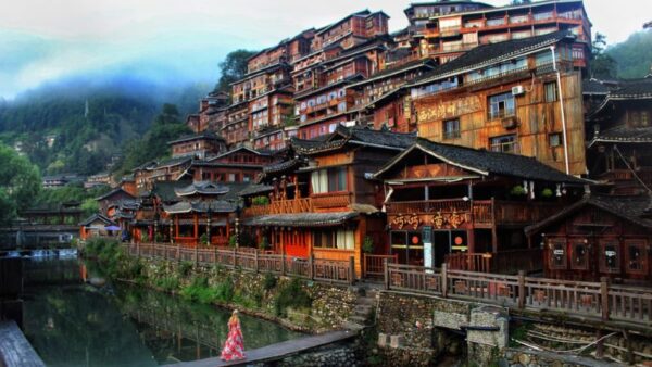 HÀ NỘI - TRƯƠNG GIA GIỚI - THIÊN MÔN SƠN – HỒ BẢO PHONG - PHƯỢNG HOÀNG CỔ TRẤN 6N5Đ 23 Mieu trai tuong tau